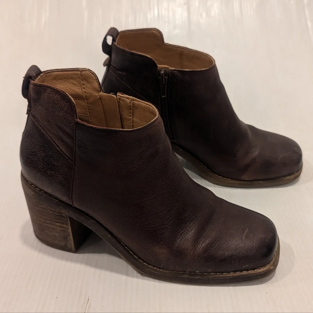 CROWN VINTAGE Hashel Brown Leather Square Toe Chunky Heel Western Ankle Boots